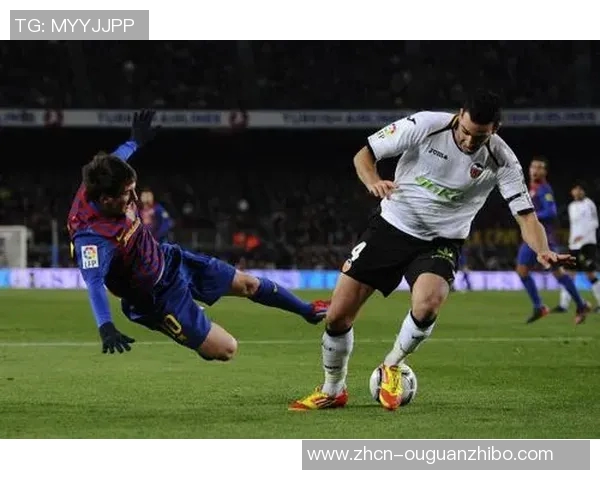 足球飞铲技巧全面解析与实战演练方法分享